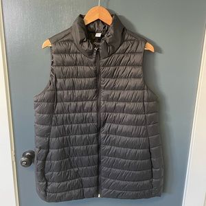 Old Navy black puffer vest